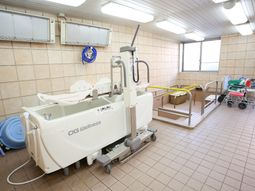 機能的な機器の浴室