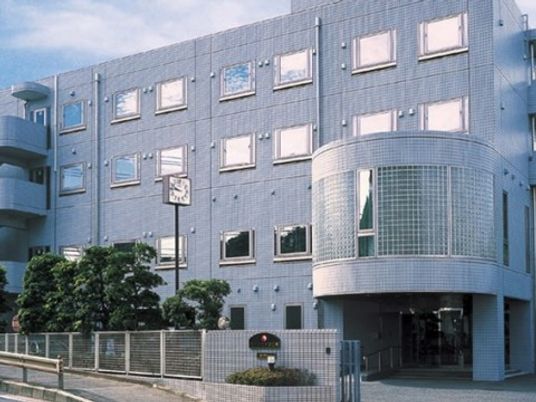現代的な建物のエントランス