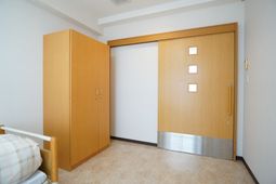 居室のクローゼットと扉