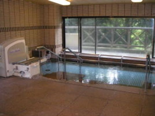 自然光が入る浴室