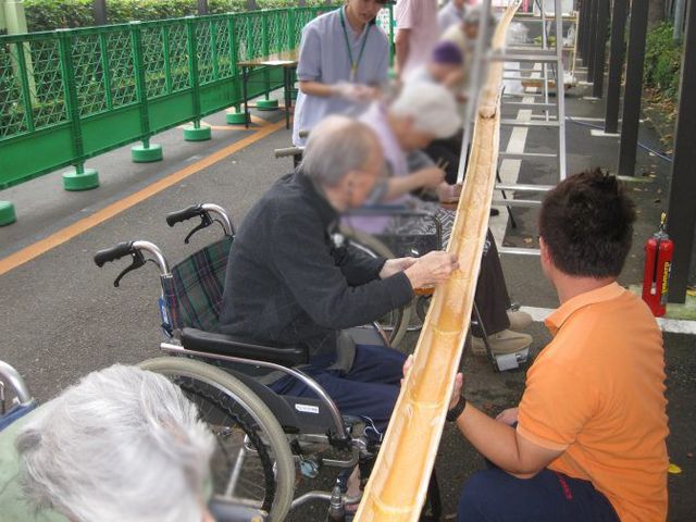 外での活動 外観 屋外での交流イベントを楽しむ様子です。リフレッシュできる環境で働きたい方におすすめです。