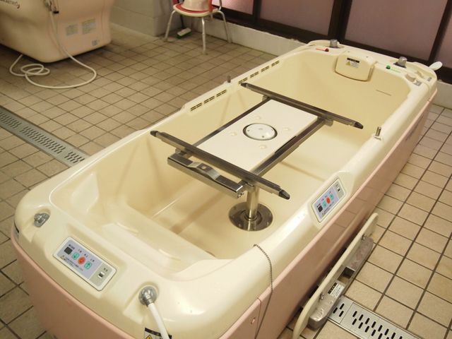 入浴用設備がある浴室 浴室 安全かつ快適に利用できる入浴用のスペースです。充実した設備が整っています。