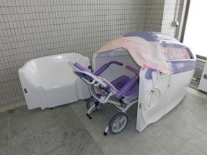 入浴用機器のある浴室  
