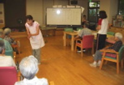 活動中の広々とした部屋