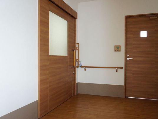 居室の木製ドア