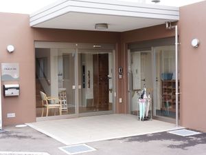 エントランスとチェア