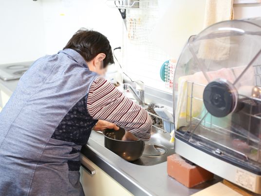 調理中の人ありキッチン