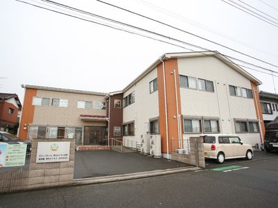 ゆったりとした外観の建物