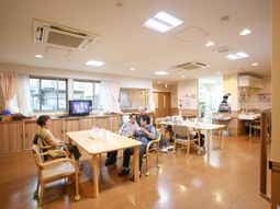 落ち着いた雰囲気の食堂