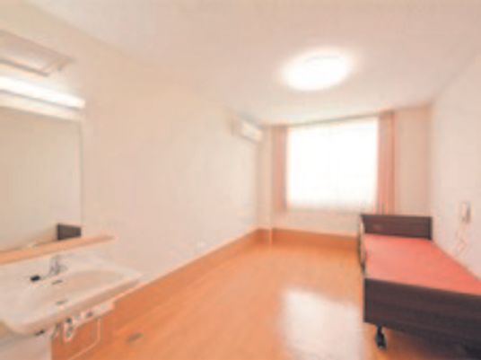 明るい個室の居室