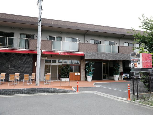 清潔感のある建物のエントランス