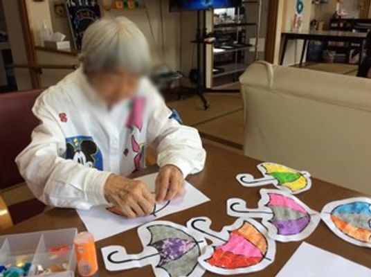 色とりどりの傘作り活動