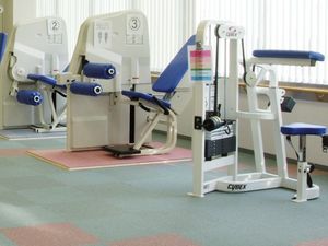機能訓練室の運動機器  