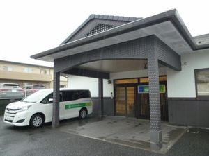 車寄せのある外観  