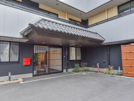 エントランスの洗練された外観