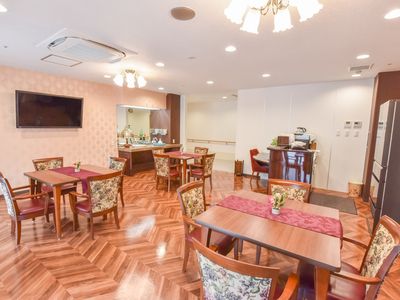 木目調の床のダイニング