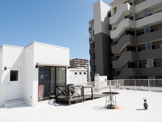 屋上の小休憩スペース