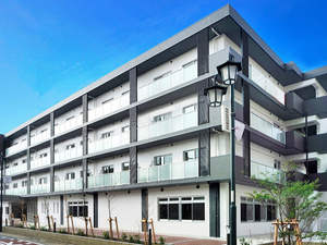 4階建ての外観  