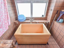 木製の浴槽と洗い場