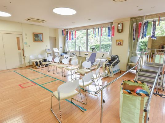 機能訓練用具が整った部屋