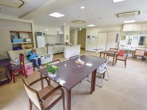 広々とした共有ダイニングルーム