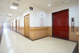 廊下とエレベーター