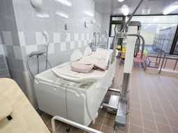 機能的な介護浴室
