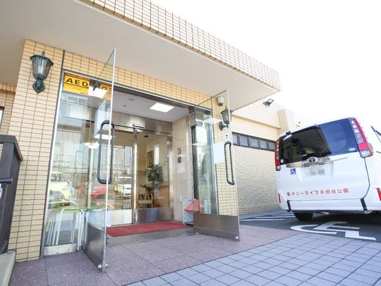 エントランスと配車スペース