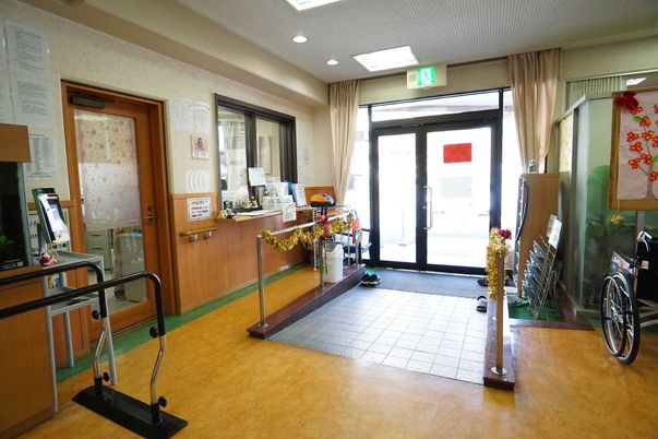 受付と出入口の風景