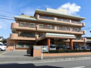 落ち着いた外観の建物