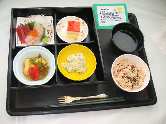 彩り豊かな食事プレート