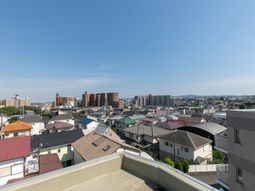 広々とした景色のバルコニー