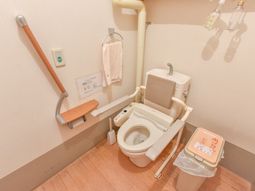 バリアフリー設計のトイレ