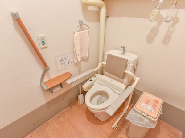 バリアフリー設計のトイレ