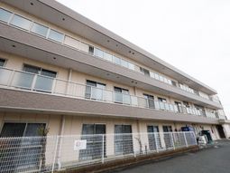 清潔感のある建物正面