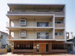 多階層のモダン建築