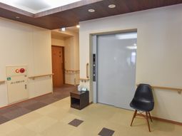 廊下にあるエレベーター前