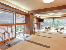 明るい和風ラウンジスペース