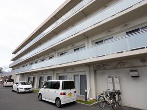 広々した施設の外観