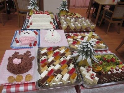 色とりどりの手作りケーキ