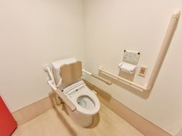 バリアフリーのトイレ空間