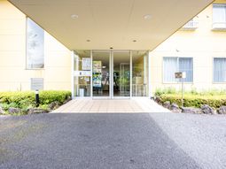 明るいエントランス風景