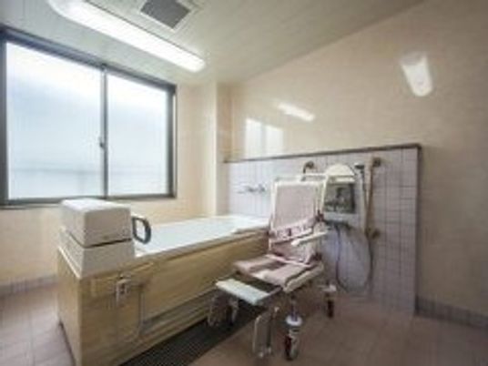 明るい浴室  