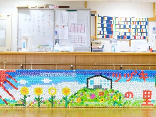 色鮮やかな掲示物