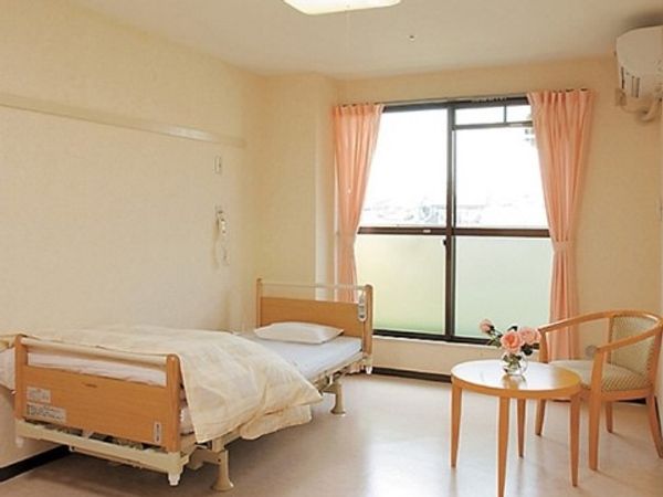 明るい個室の居室