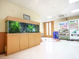 明るい待合室の一角