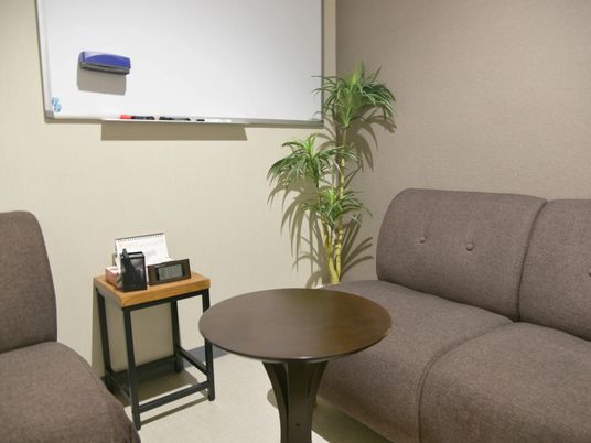 落ち着いた応接用の部屋  