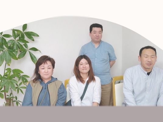 スタッフ4人の集合  