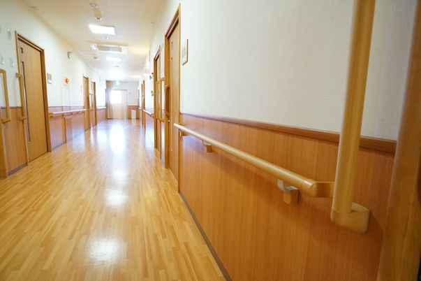 清潔な廊下の通路