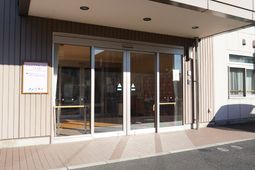 明るい入口エントランス